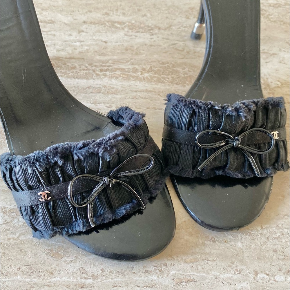 Vintage Chanel Ruffle CC Bow Mule Sandal Heels - Picture 5 of 7